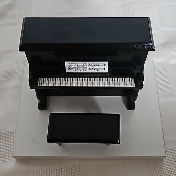 Enesco Vintage 1987 Couple Play Piano Anniversary Waltz Musical Box Wooden - Picture 5 of 16